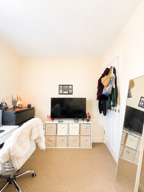 Room Beauley Road in Bristol