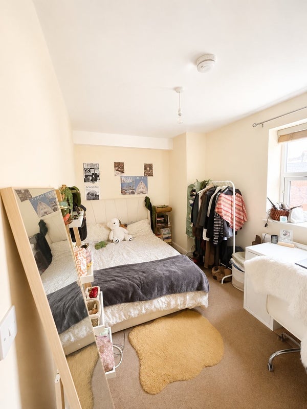 Room Beauley Road in Bristol