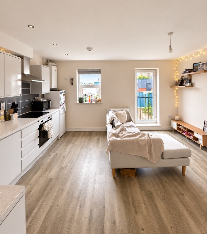 Room Beauley Road in Bristol