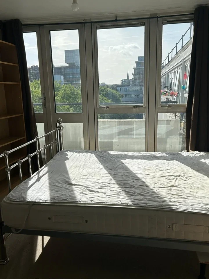 Room Hertford Place in Greater London