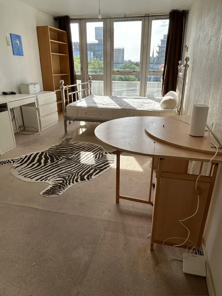 Room Hertford Place in Greater London