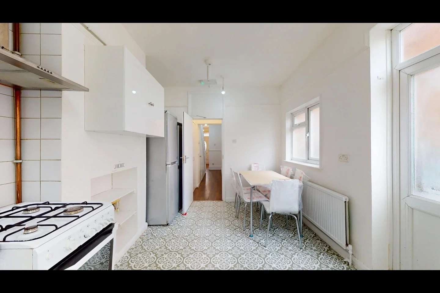 Room Gladstone Avenue in Greater London