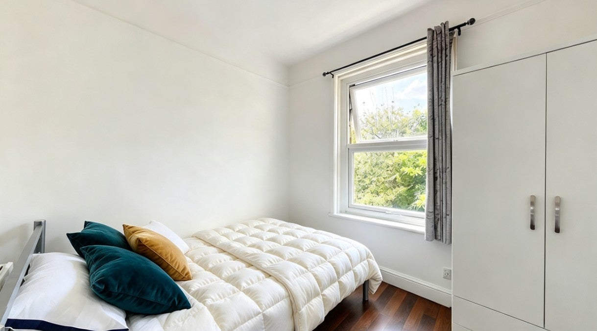 Room Gladstone Avenue in Greater London