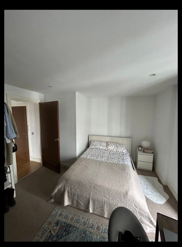 Room Sylvester Path in Greater London