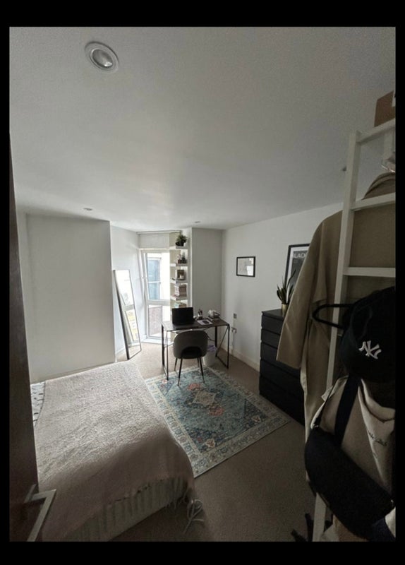 Room Sylvester Path in Greater London
