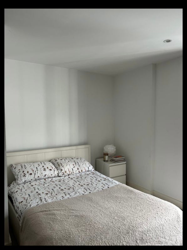 Room Sylvester Path in Greater London