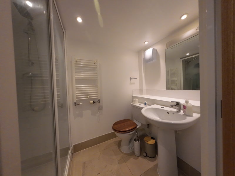 Room Duke of Wellington Avenue in Greater London