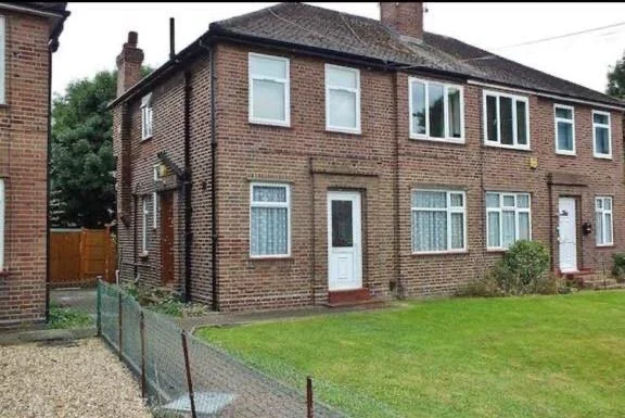 Flat Botwell Crescent in Greater London