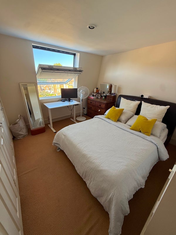 Room Harwood Road in Greater London