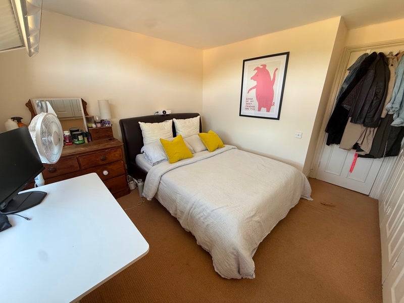 Room Harwood Road in Greater London