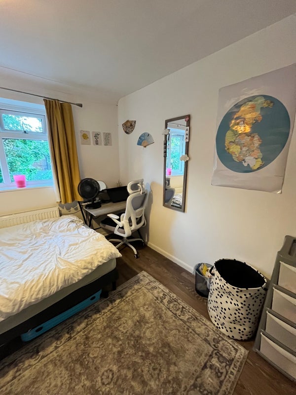 Room Esmeralda Road in Greater London
