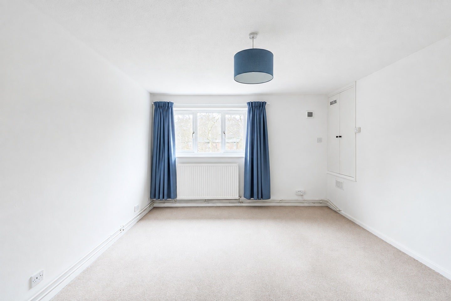 Flat Woodwards in Crawley