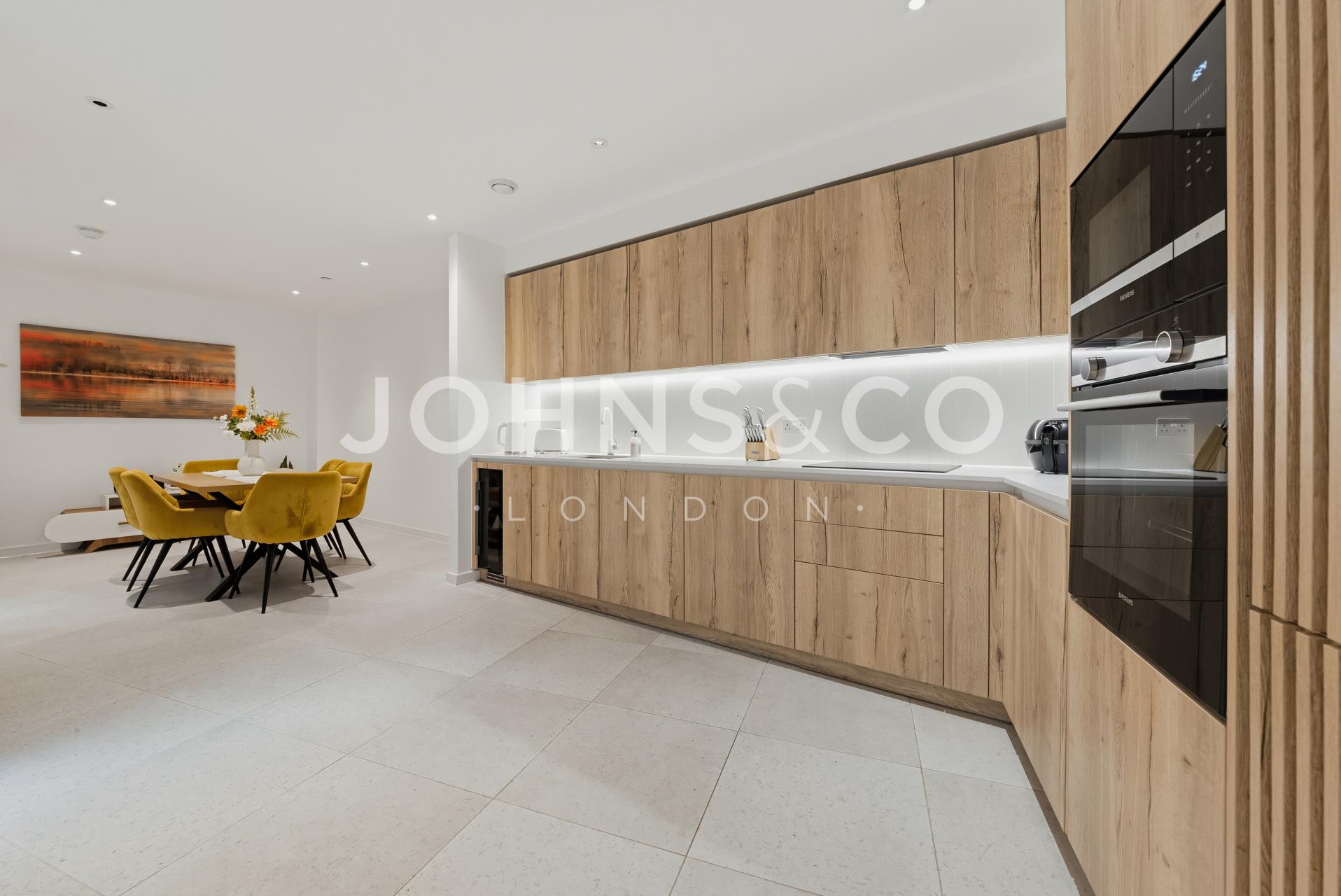 Flat Cendal Crescent in Greater London