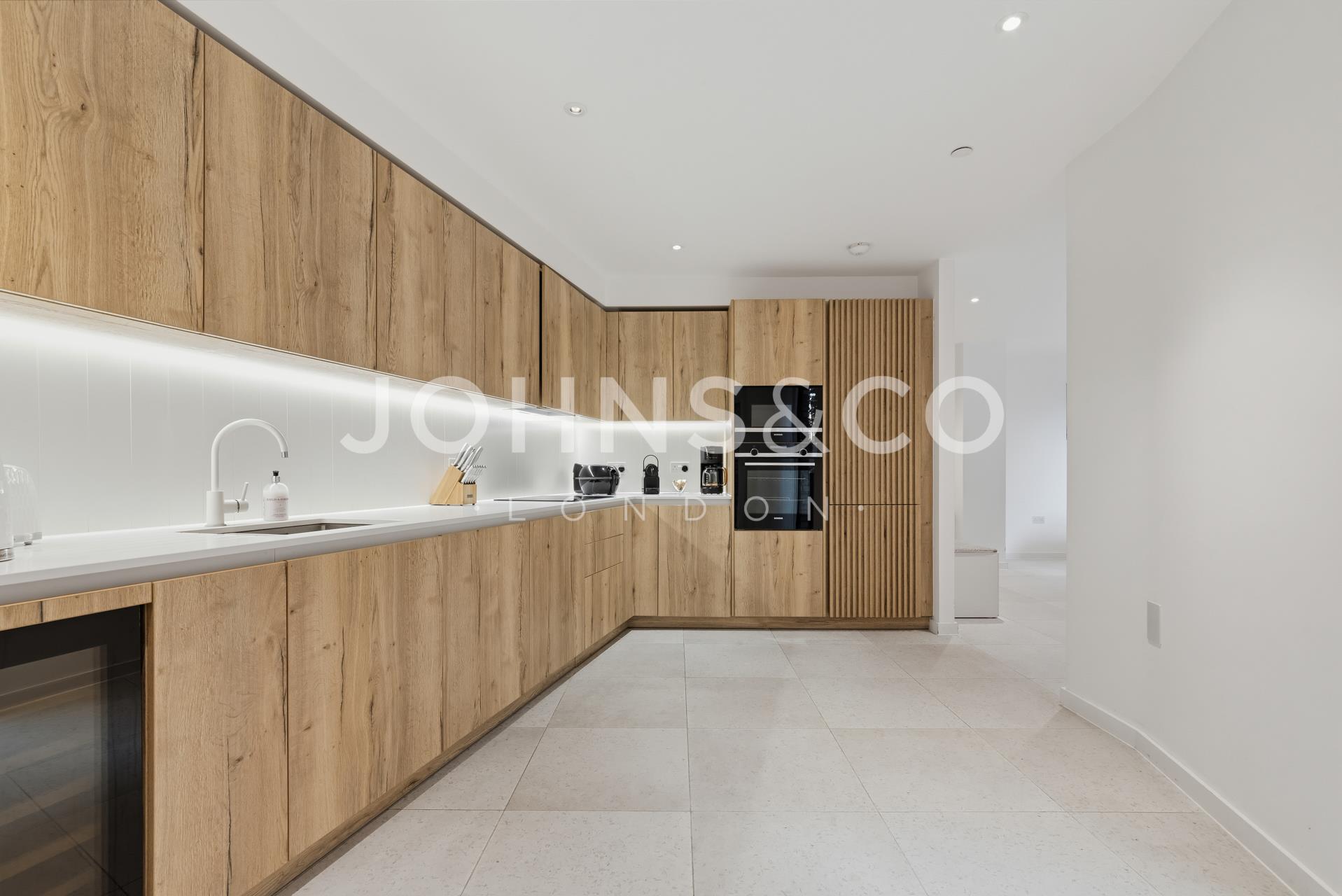Flat Cendal Crescent in Greater London
