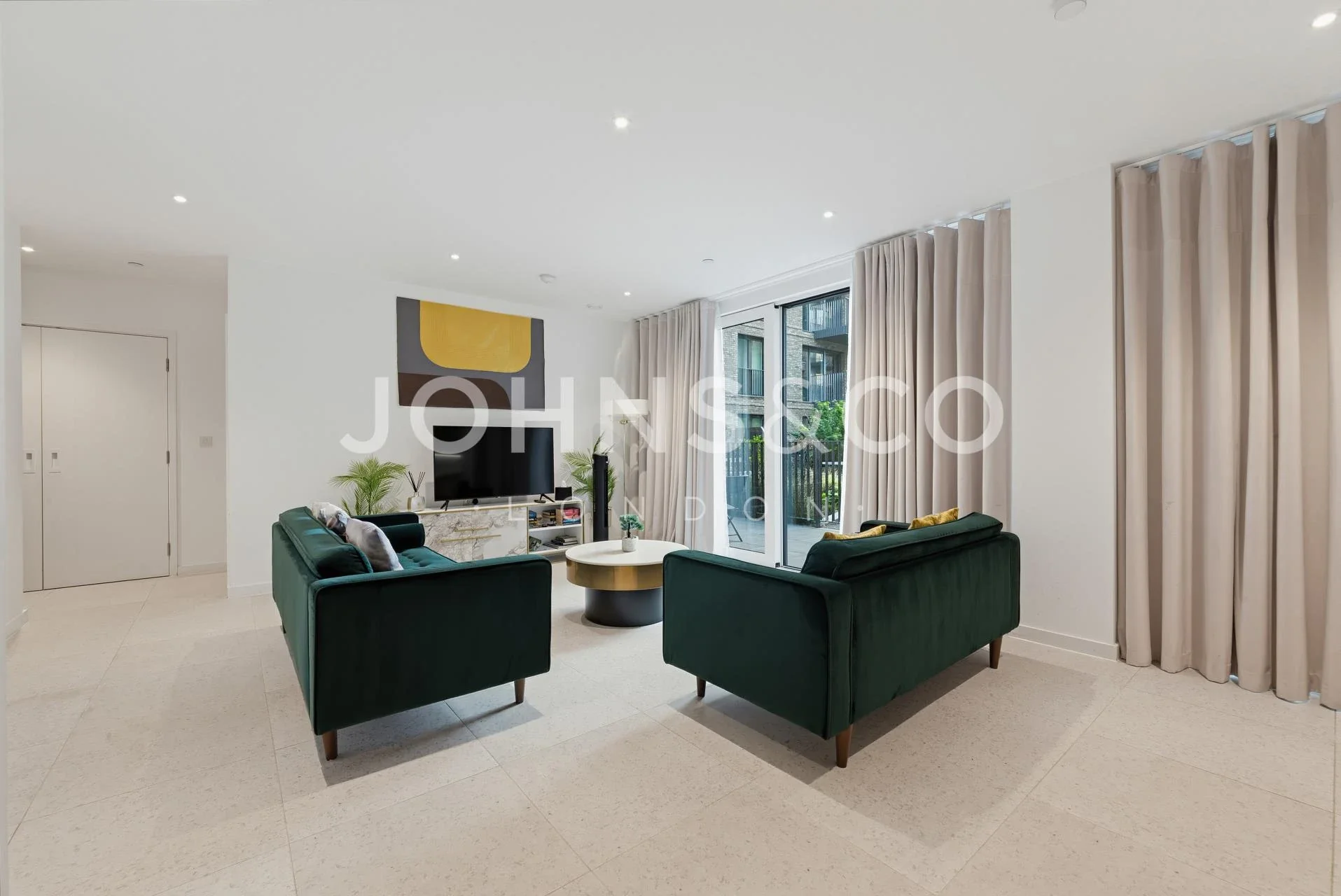 Flat Cendal Crescent in Greater London