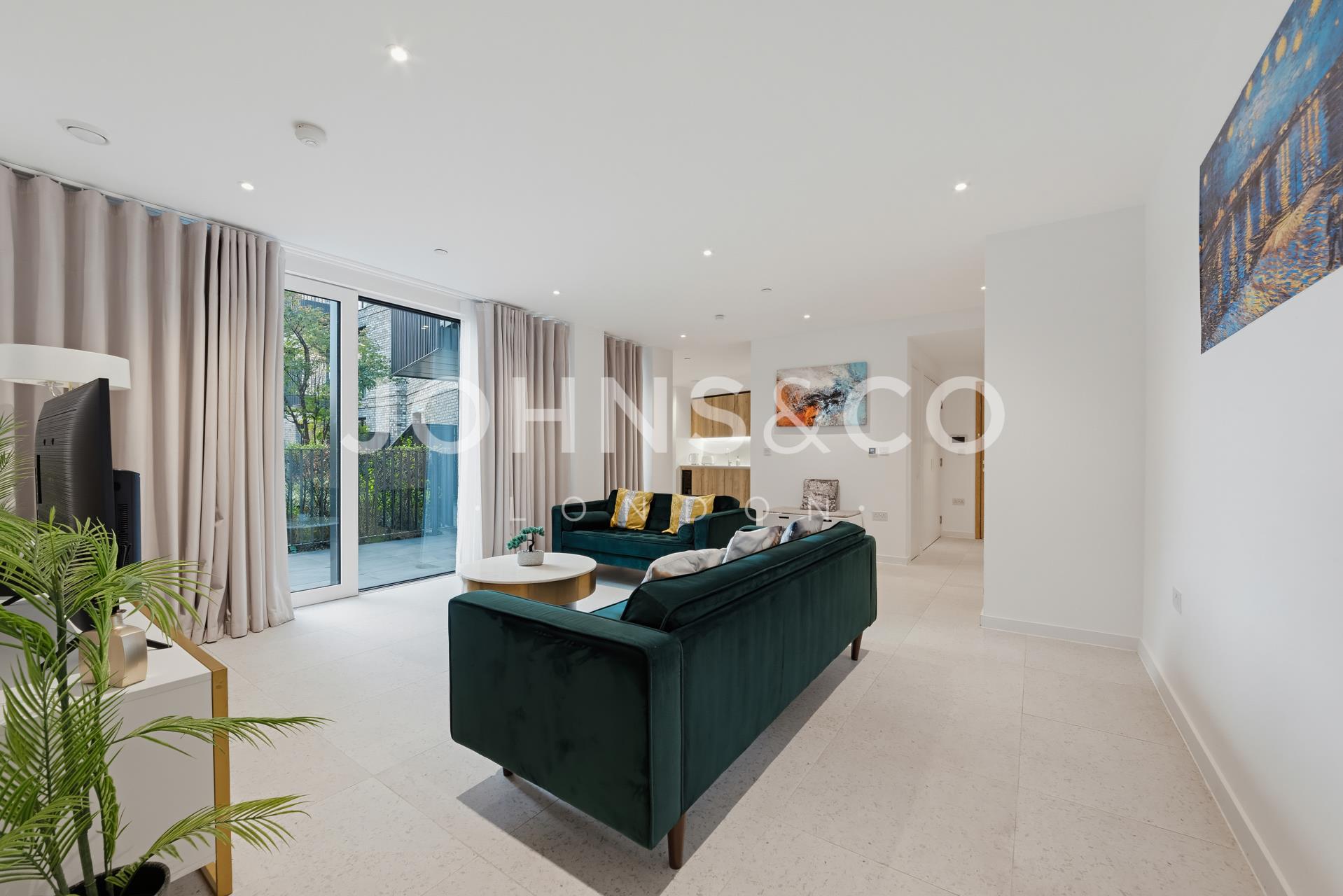Flat Cendal Crescent in Greater London