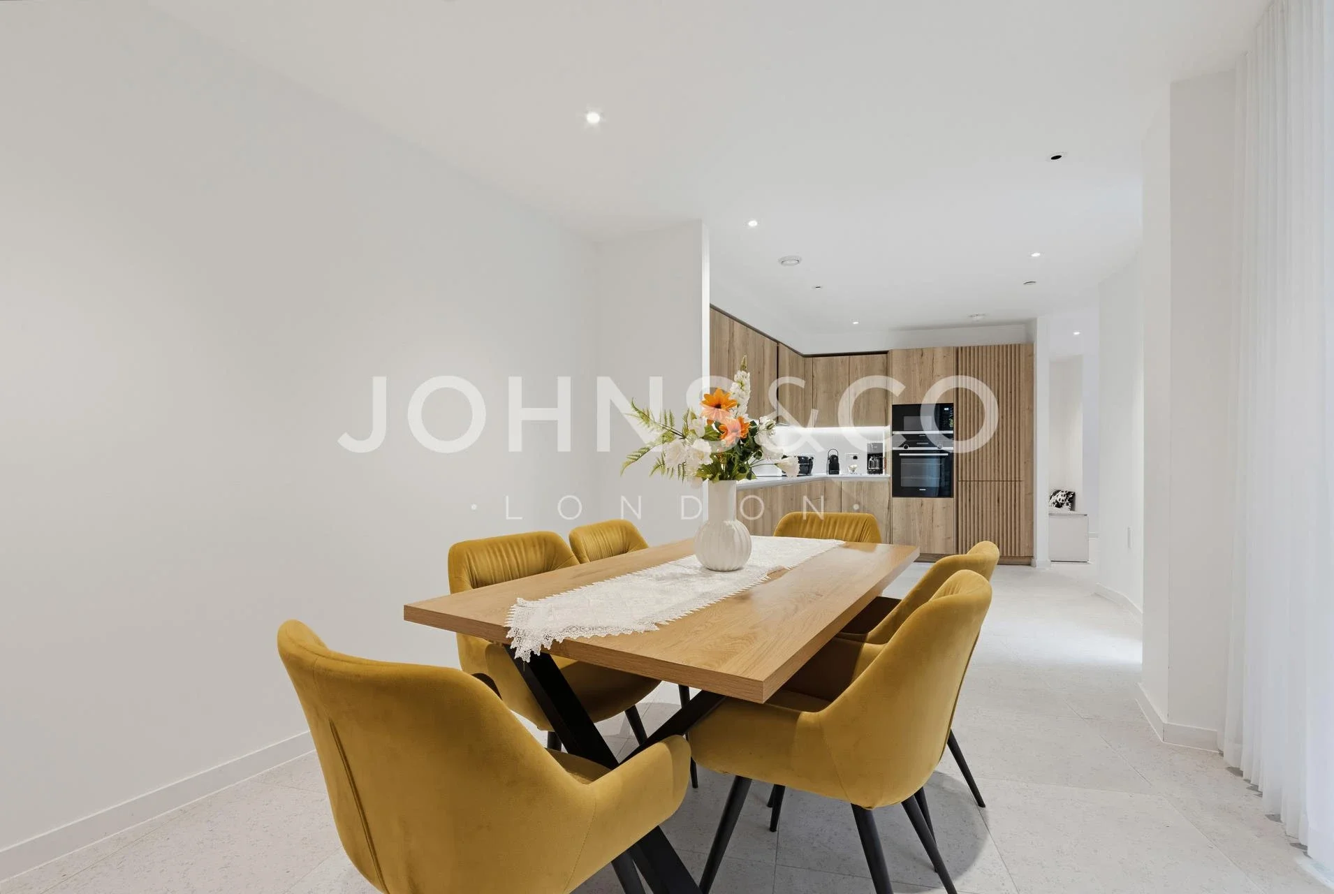 Flat Cendal Crescent in Greater London