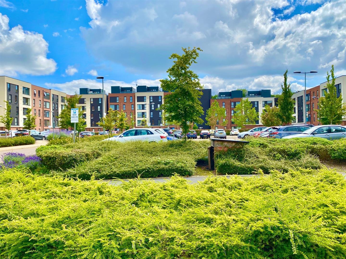 Flat Monticello Way in Coventry