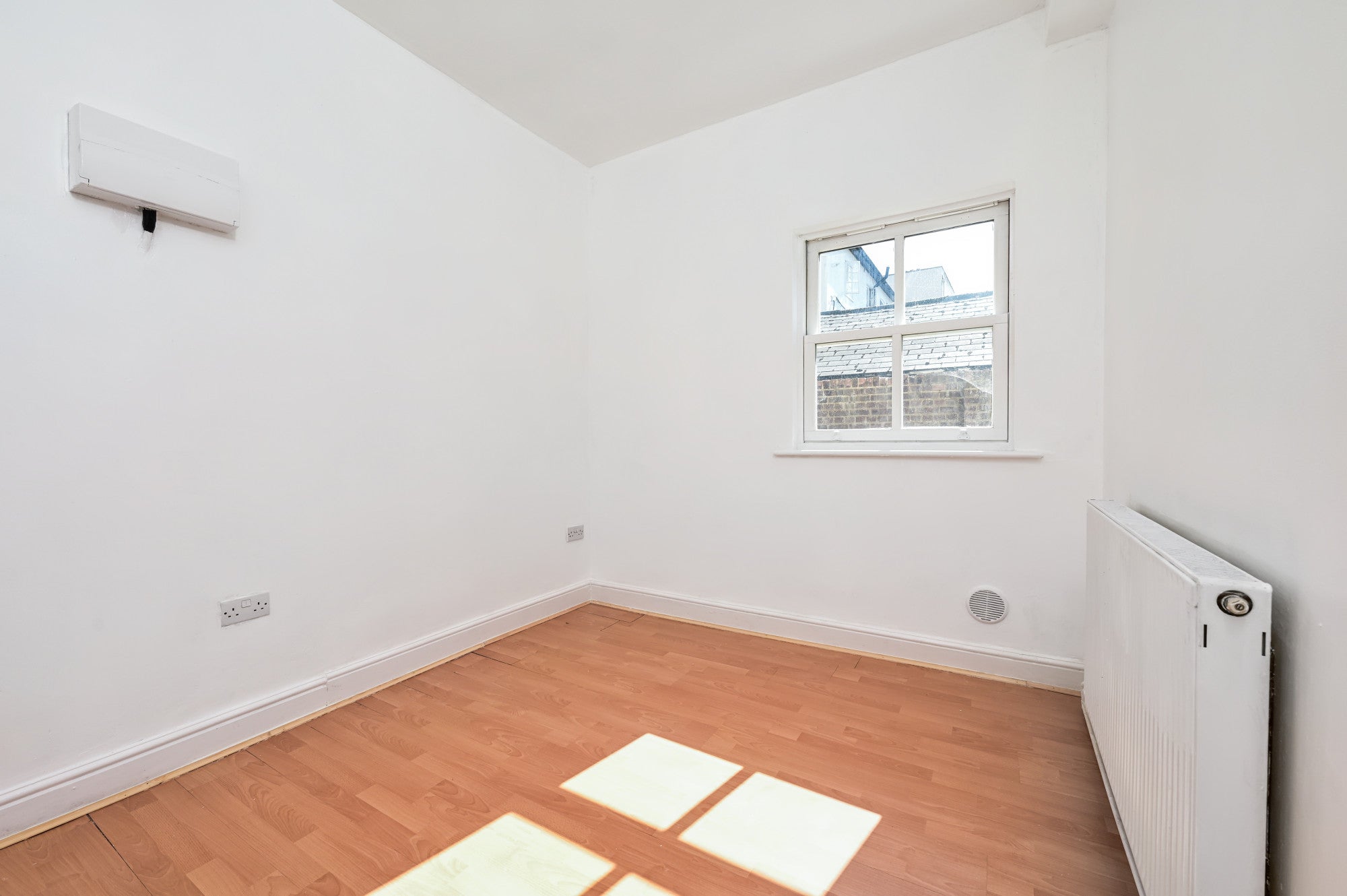 Flat Victoria Road in Rushmoor