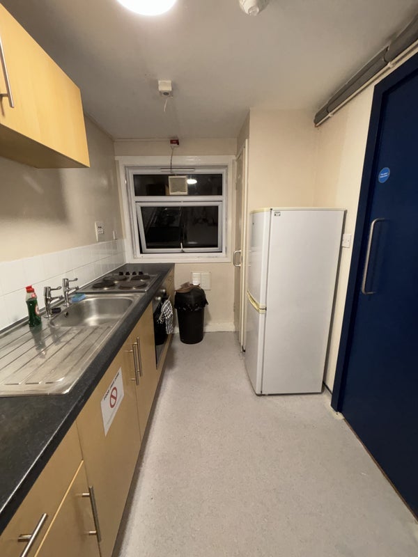 Room Friary Road in Birmingham