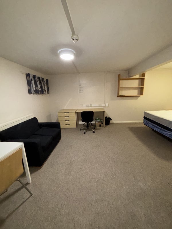 Room Friary Road in Birmingham
