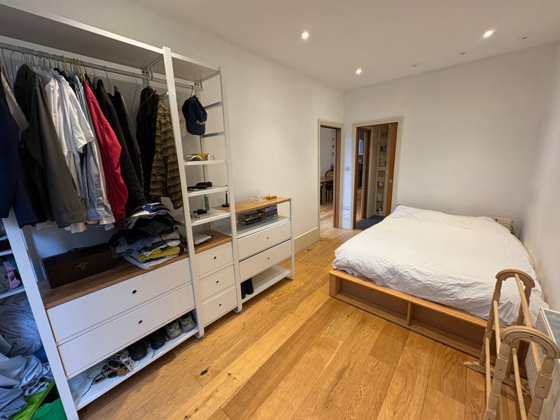 Flat Clissold Crescent in Greater London