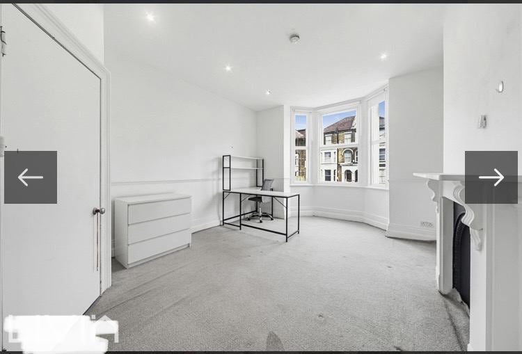 Room Elgin Road in Greater London