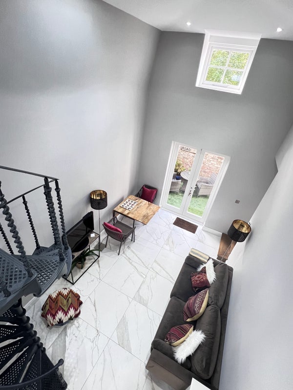Flat Melrose Road in Greater London