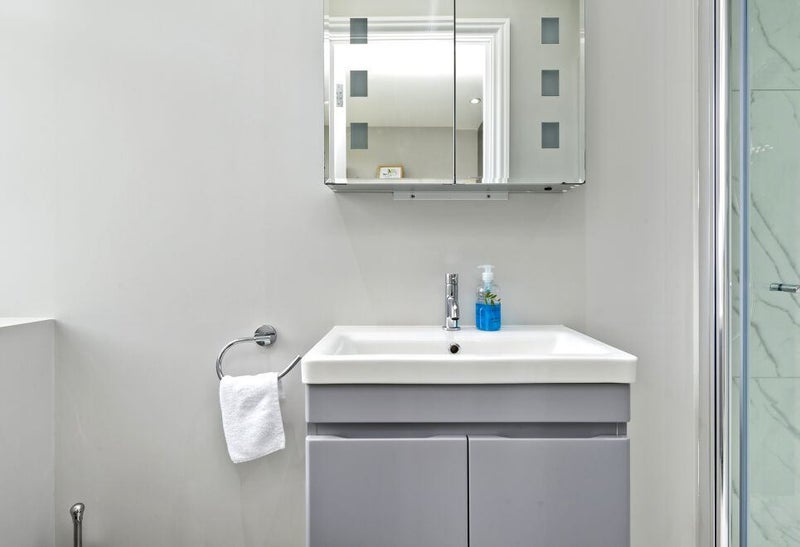 Flat Melrose Road in Greater London