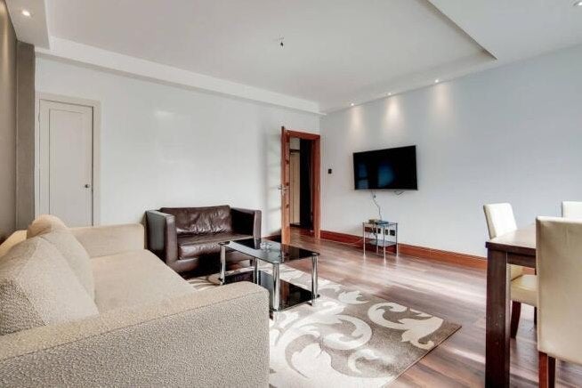 Flat Upper Berkeley Street in City of Westminster