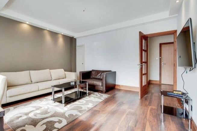 Flat Upper Berkeley Street in City of Westminster