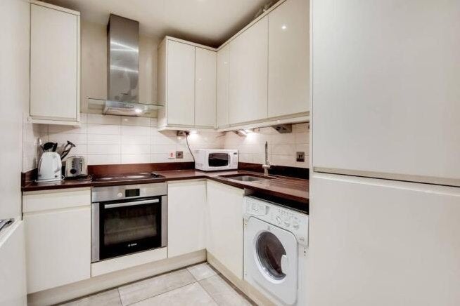 Flat Upper Berkeley Street in City of Westminster