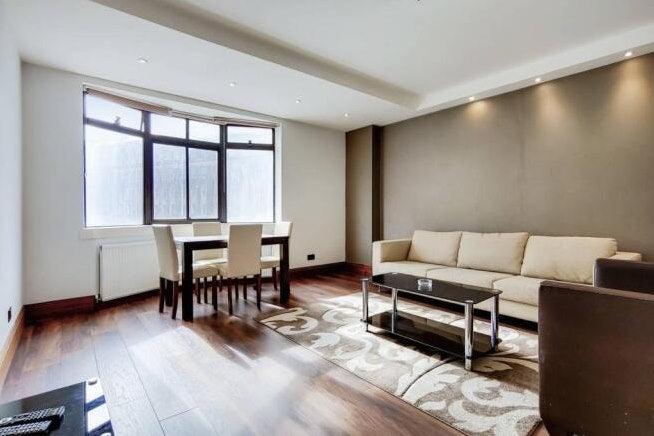 Flat Upper Berkeley Street in City of Westminster