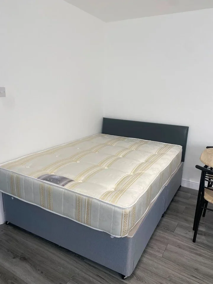 Flat Felbrigge Road in Greater London