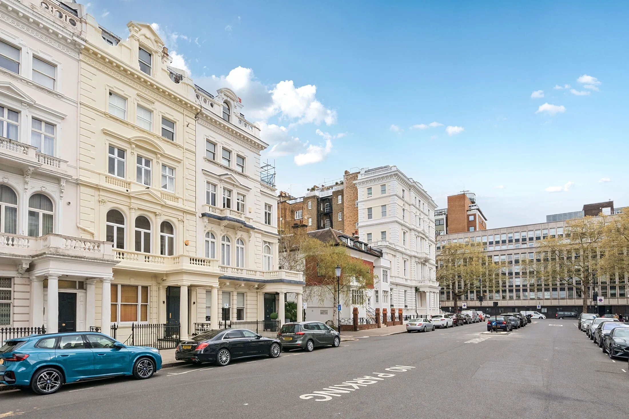 Flat Queen's Gate Terrace in Greater London