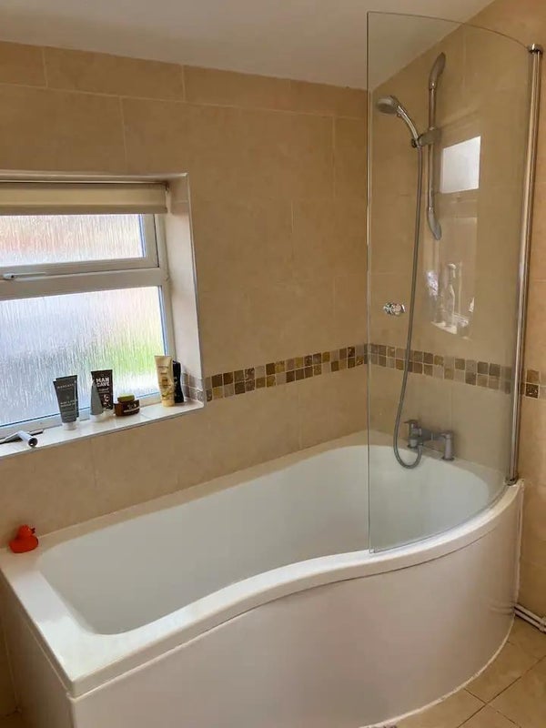 Room Westfield Road in Greater London