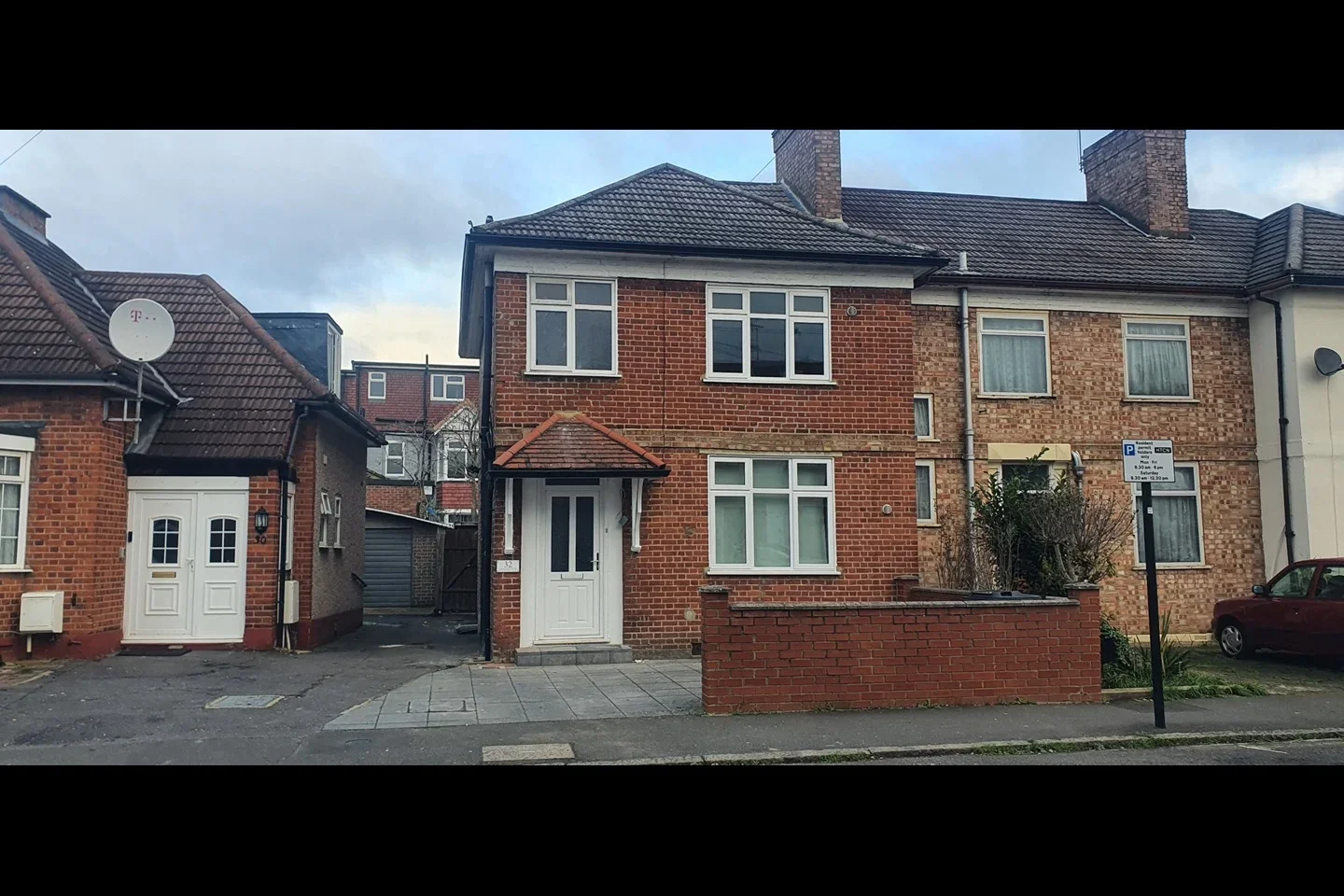 House Sunnycroft Road in Greater London