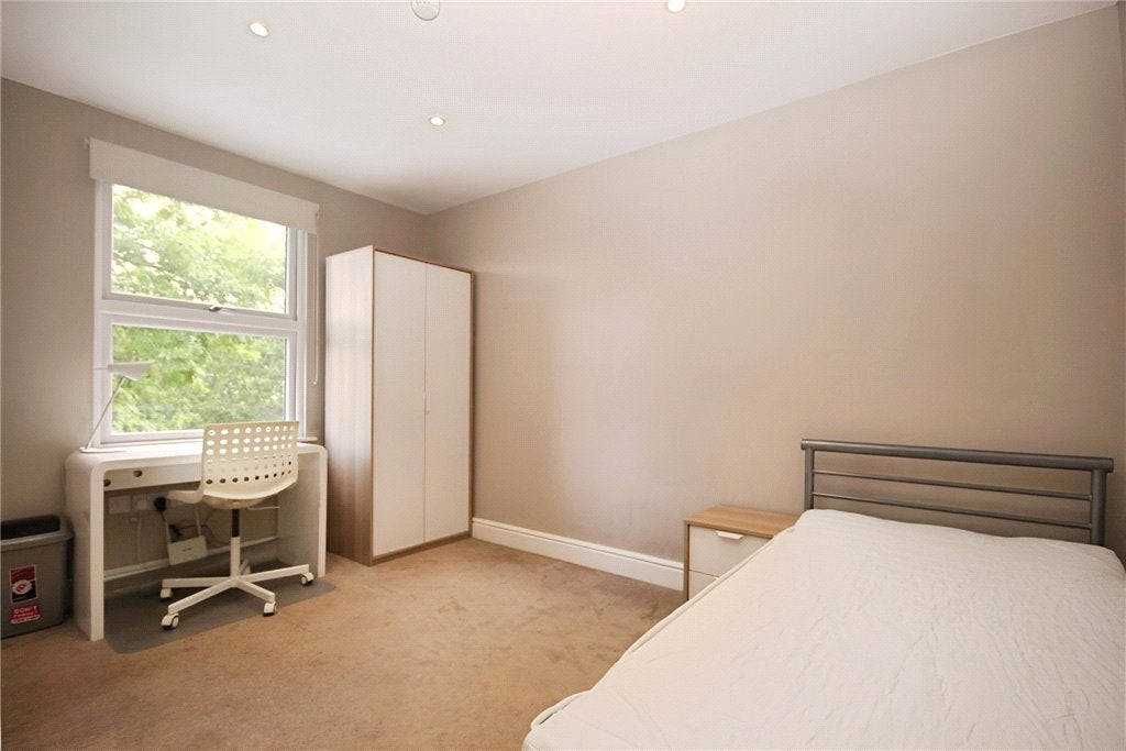 Flat A3 in Guildford