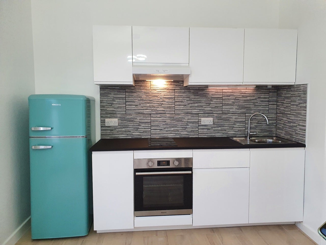 Flat Brookhill Road in Greater London