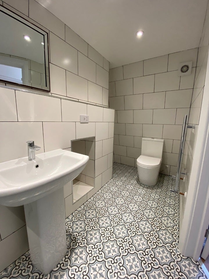 Flat Brookhill Road in Greater London