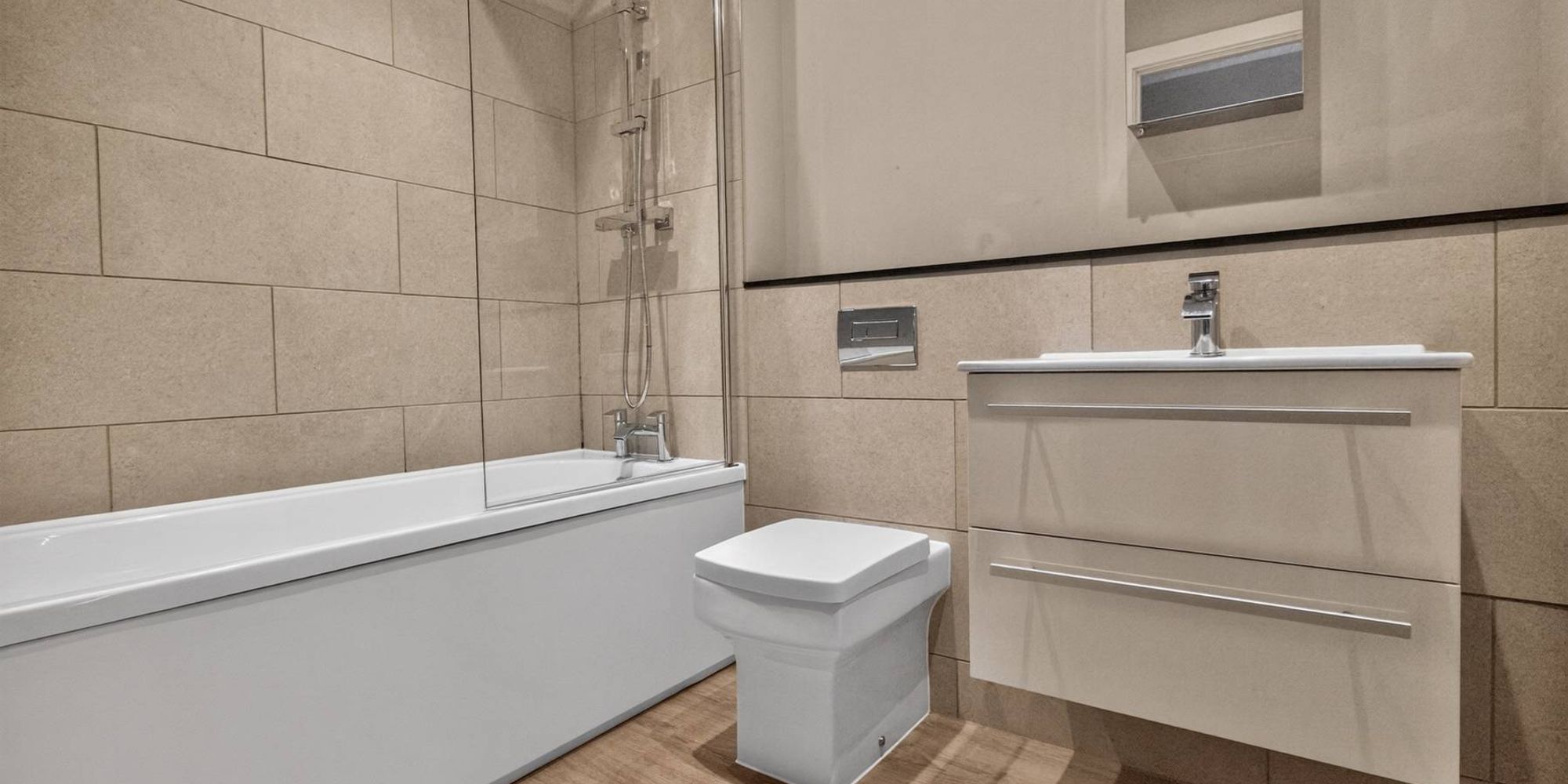 Flat Mount Stuart Square in Cardiff