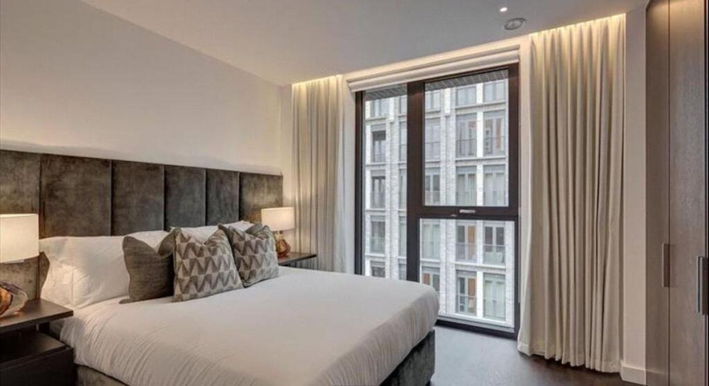 Flat Pascal Square in Greater London