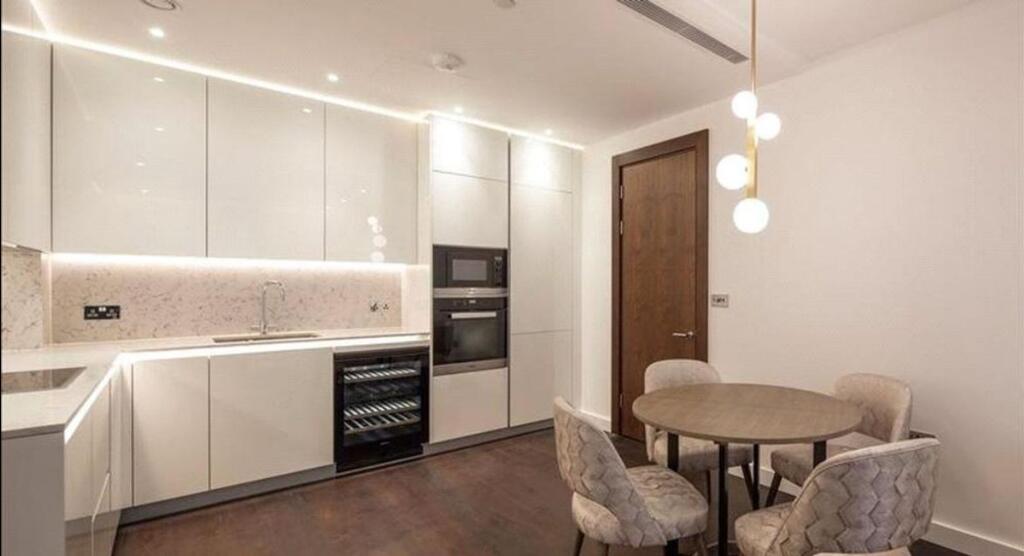 Flat Pascal Square in Greater London