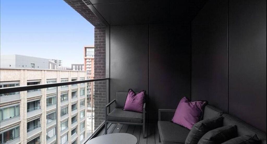 Flat Pascal Square in Greater London