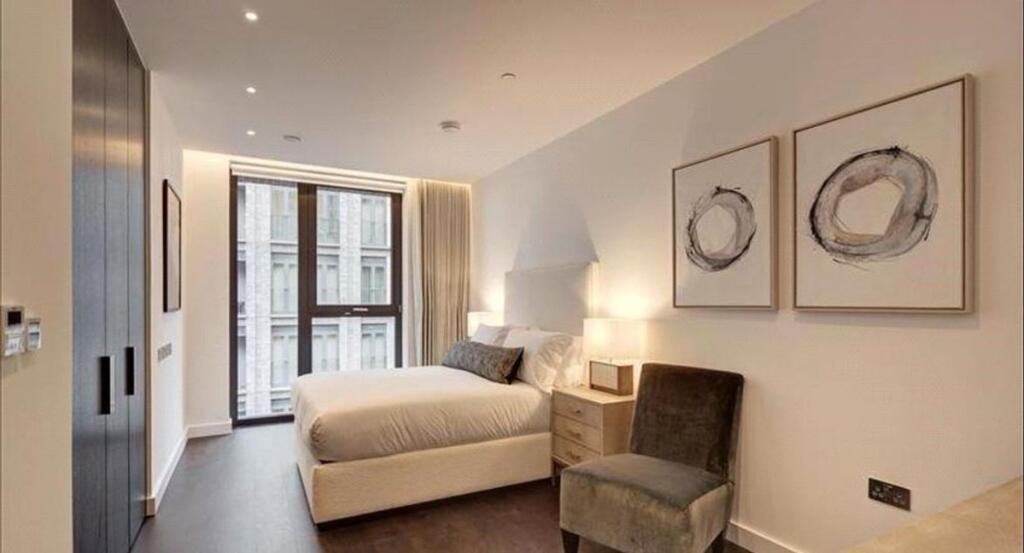 Flat Pascal Square in Greater London