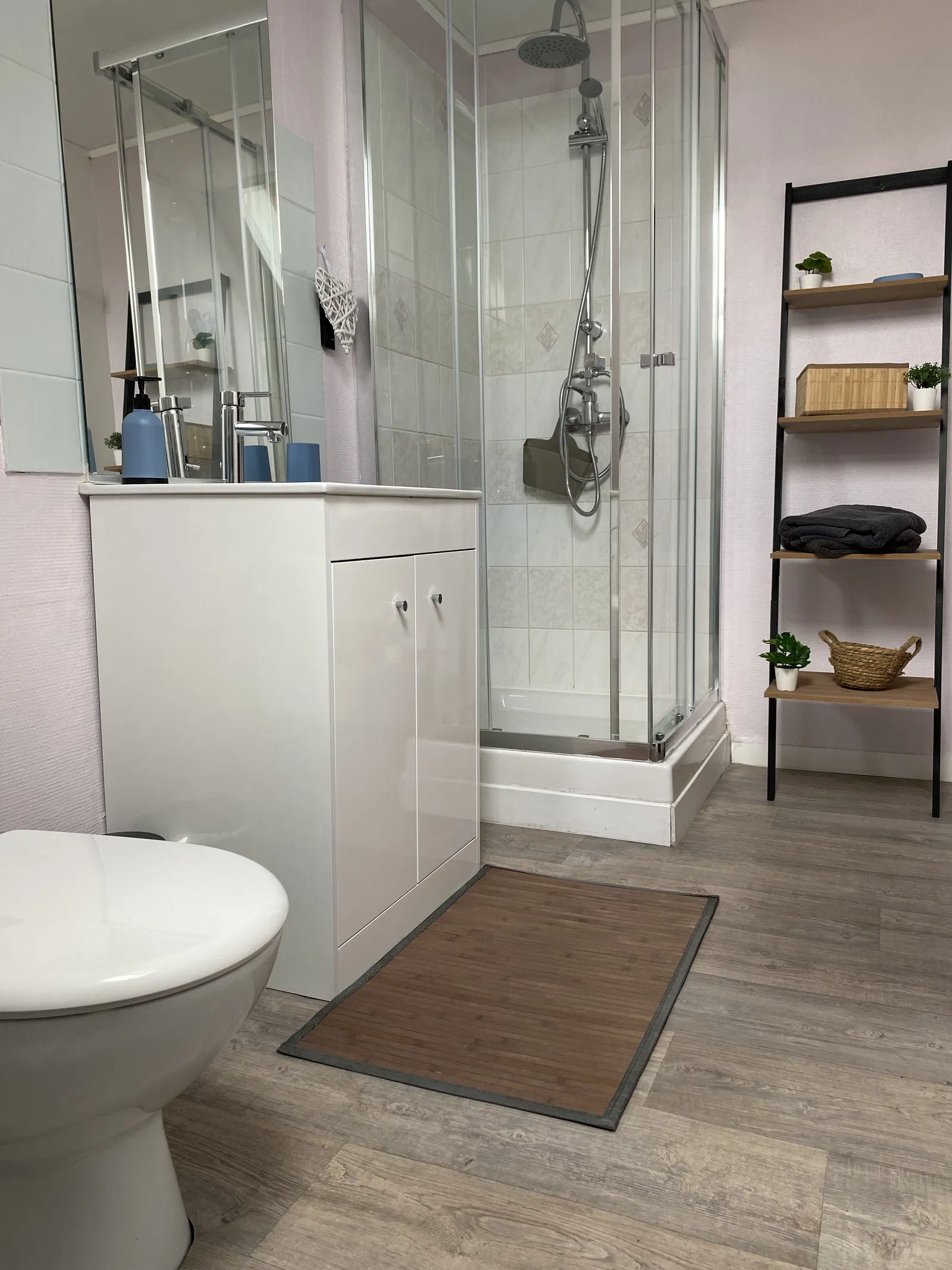 Room D 32 in Forest-Montiers