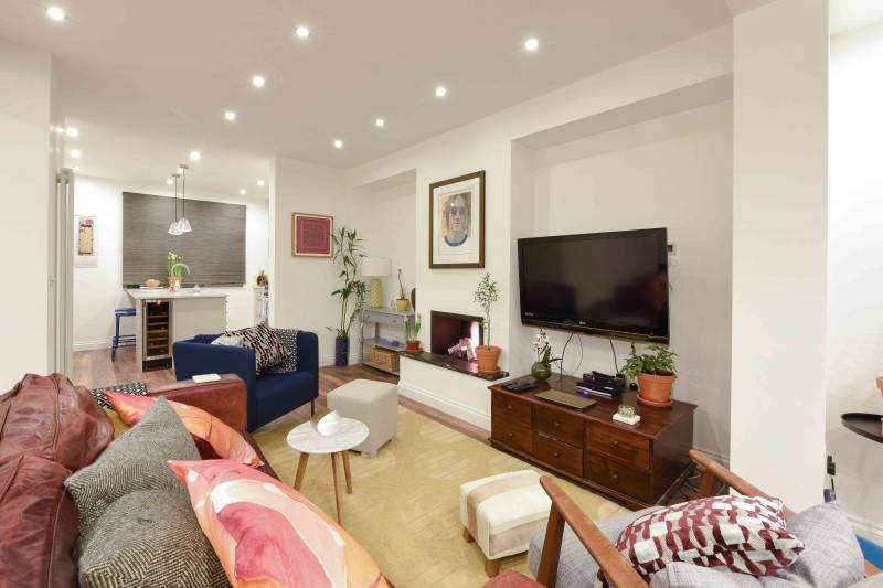 Room Buckhold Road in Greater London