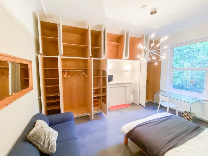 Room Outram Road in Greater London