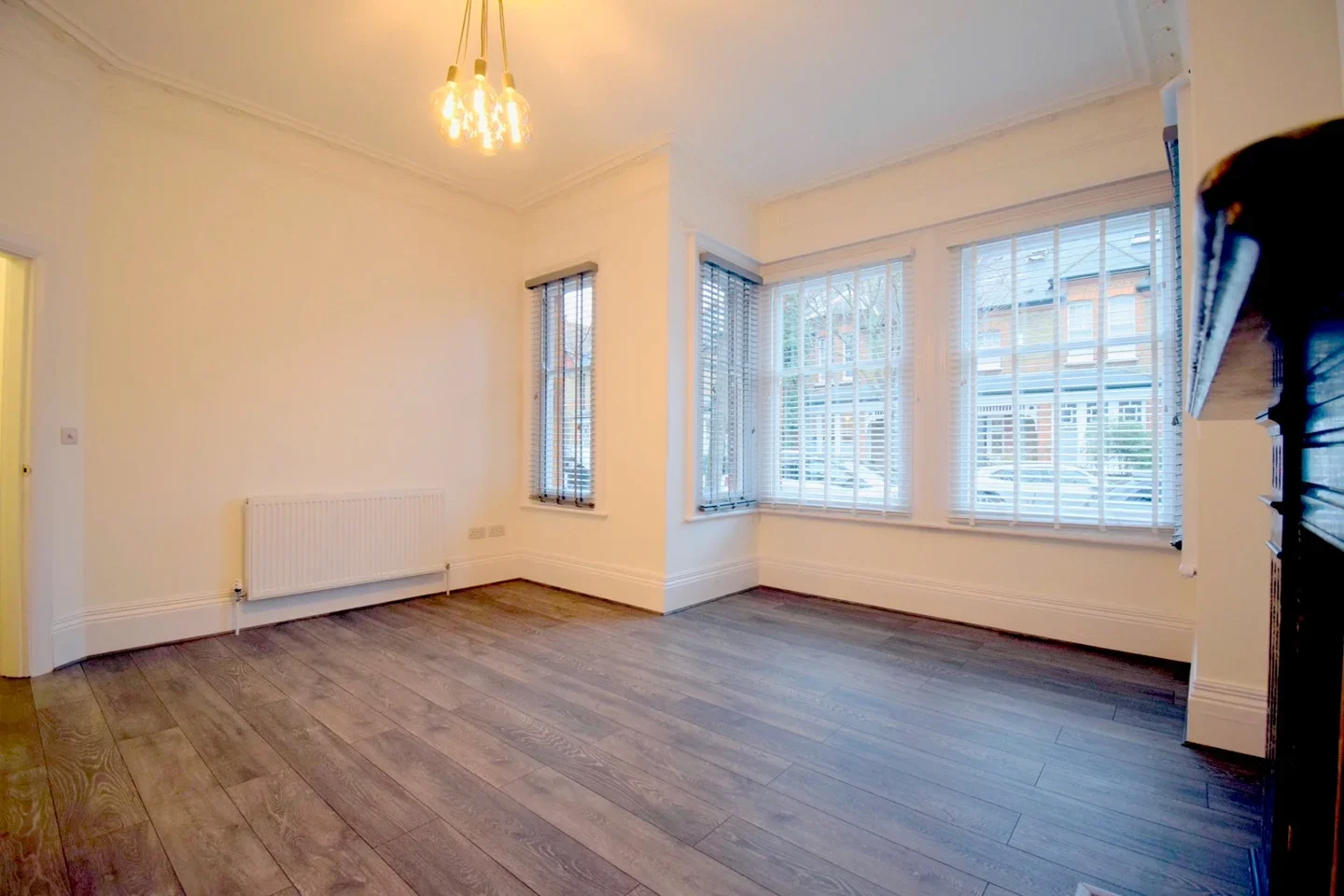 Flat Brackley Road in Greater London