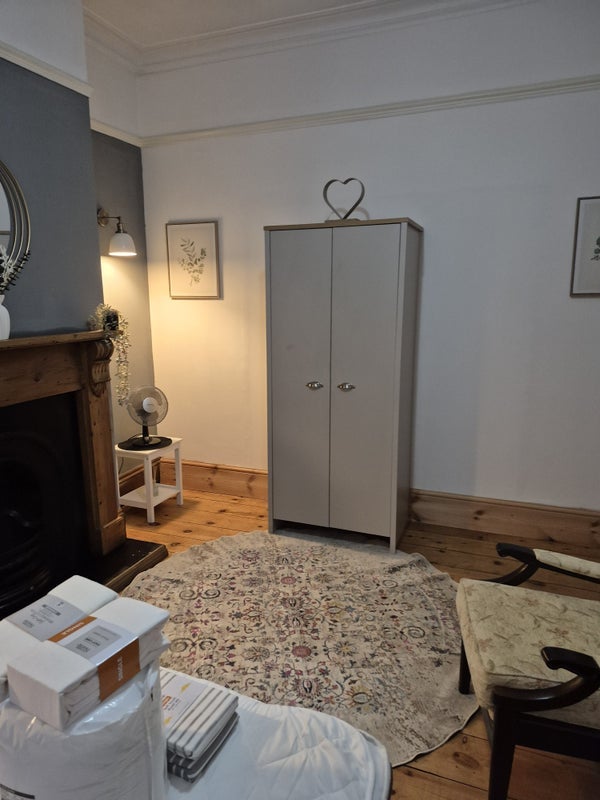 Room Edwards Road in Birmingham